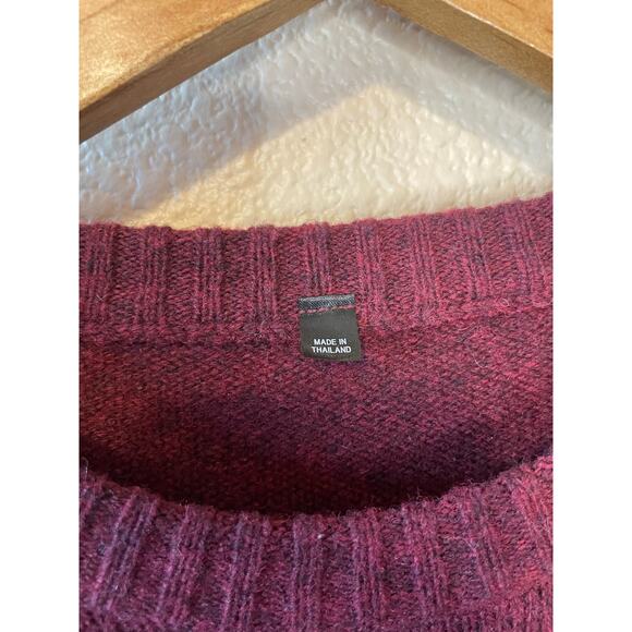 Classic 100% Wool Burgundy Purple Crew Neck Pullover Sweater Medium Minimalist - Picture 3 of 12